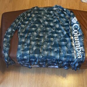 Columbia PFG XXL blue and white outdoor fishing and beach long sleeve shirt